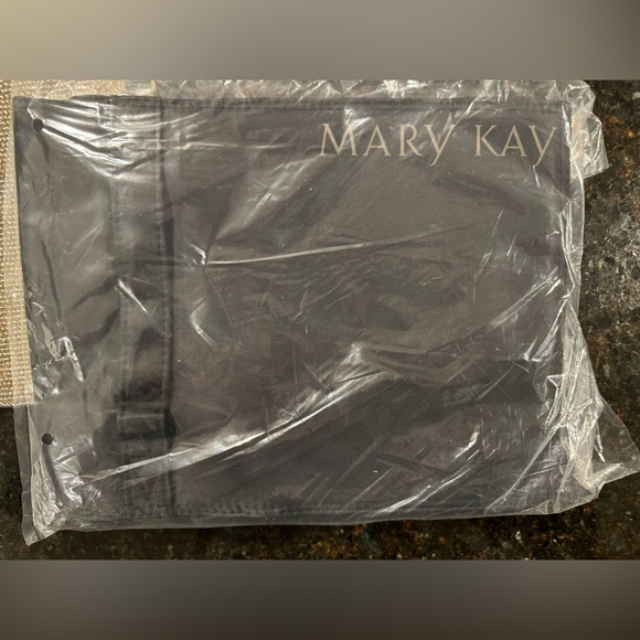 NWT!!!Mary Kay Travel Roll Up Bag - Picture 2 of 2